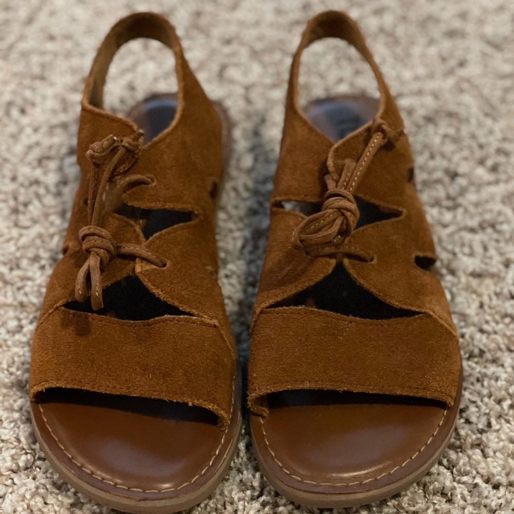 Tom’s sandals